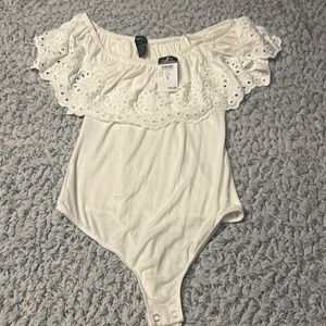White women’s off the shoulder shirt size small